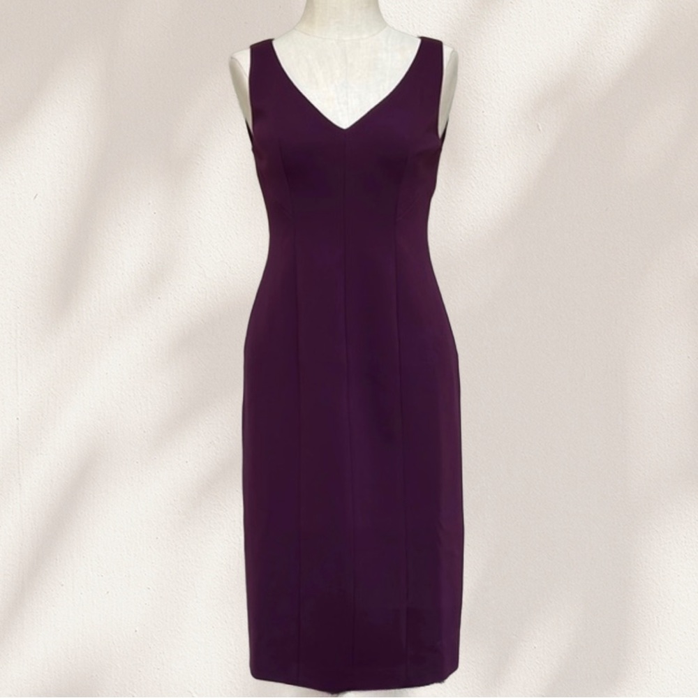 [Elie Tahari] - Beautiful V neck, sleeveless lined dress.